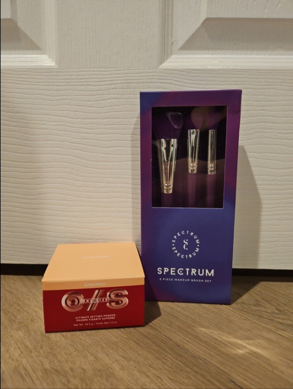 ONE/SIZE Ultra Peach Ultimate Setting Powder And Spectrum 3 Brush Kit